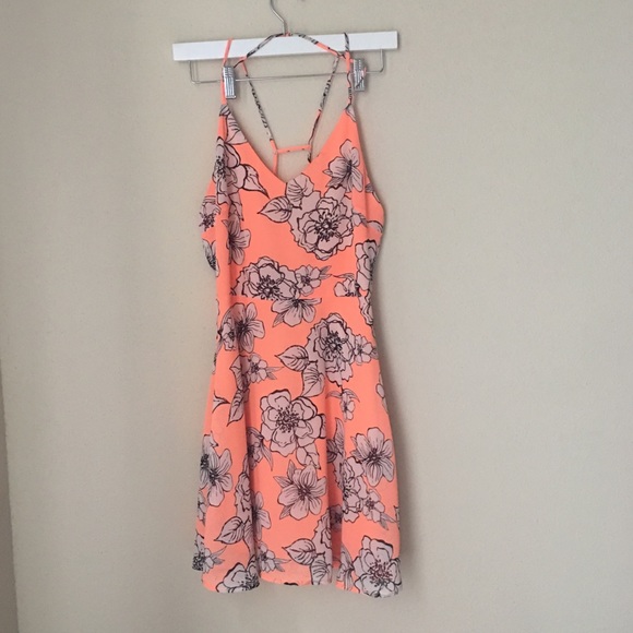 Dainty Hooligan Dresses - Picture 4 of 5